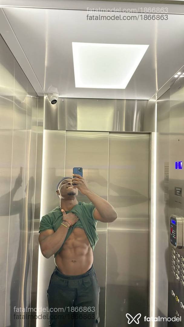 Acompanhante homem morena (o) de olhos castanhos em São Paulo - Bino