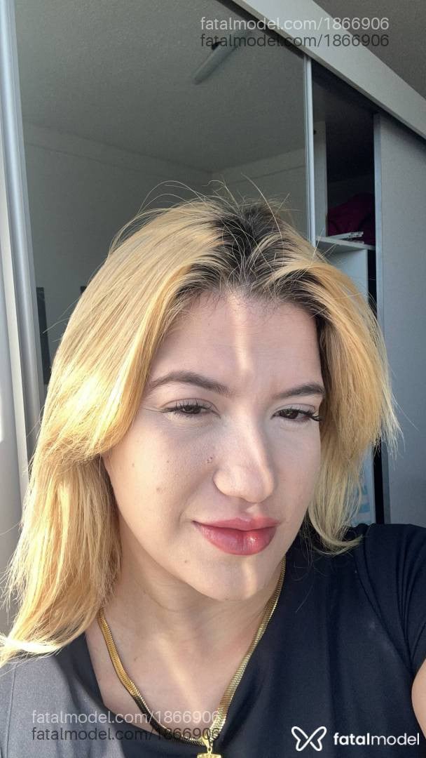 Acompanhante mulher loira (o) de olhos mel - Hanna