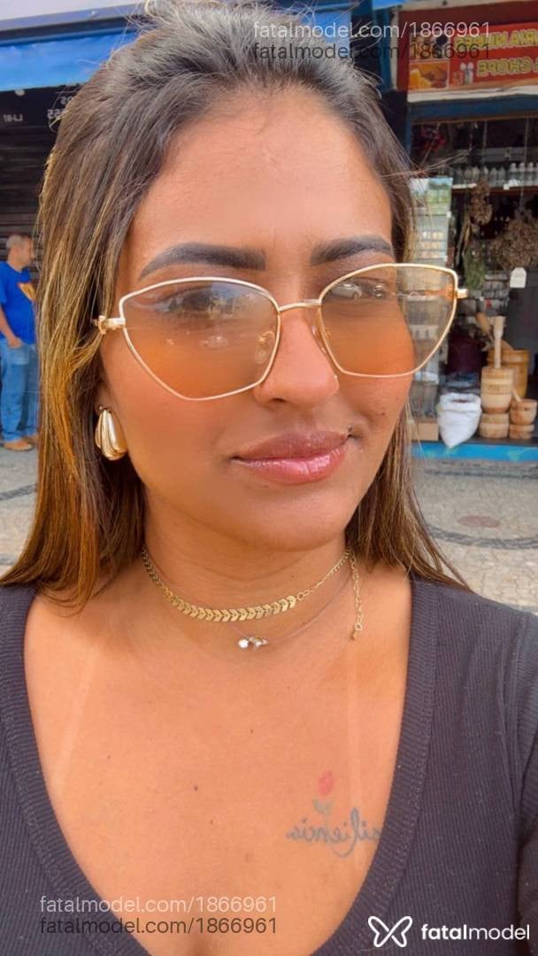 Acompanhante mulher morena (o) de olhos pretos - Taty