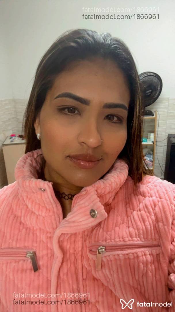 Acompanhante mulher morena (o) de olhos pretos - Taty