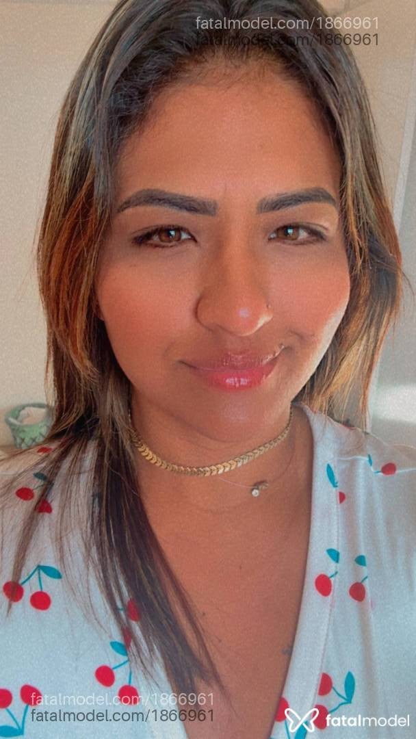 Acompanhante mulher morena (o) de olhos pretos - Taty