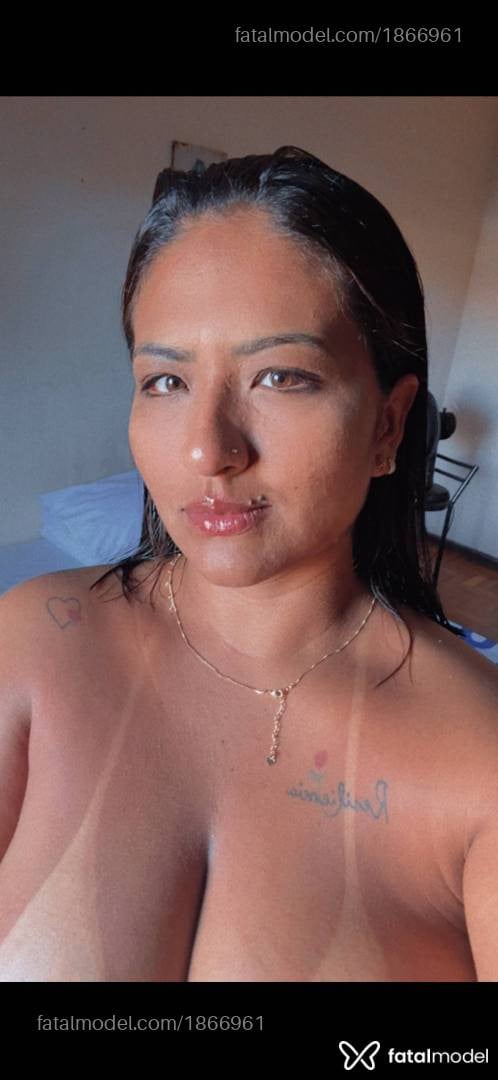Acompanhante mulher morena (o) de olhos pretos - Taty