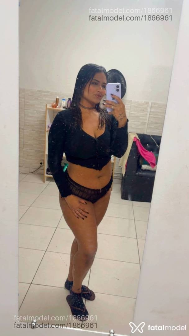 Acompanhante mulher morena (o) de olhos pretos - Taty