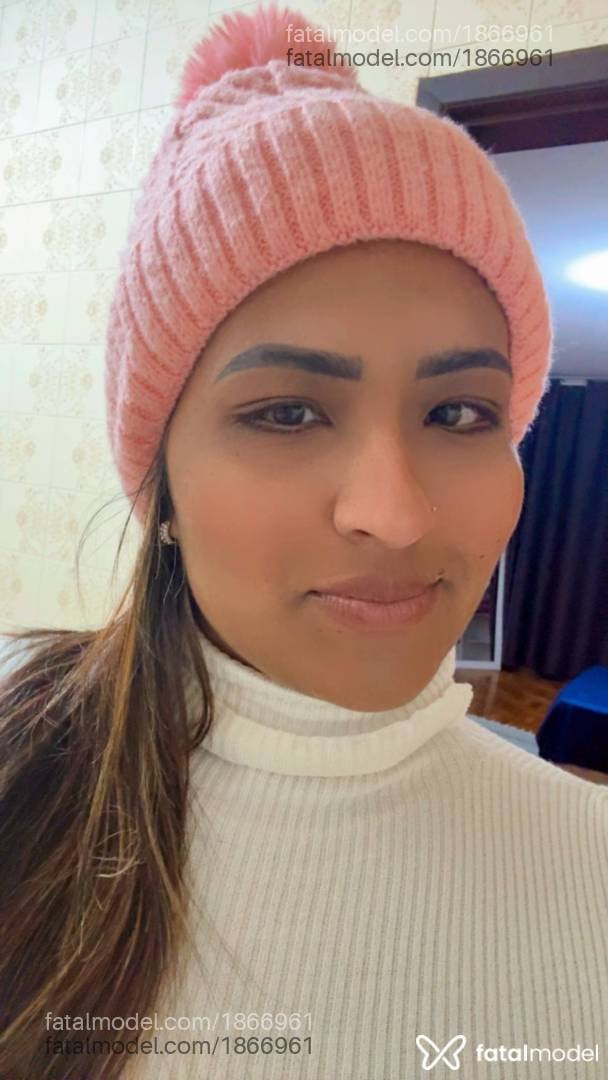 Acompanhante mulher morena (o) de olhos pretos - Taty