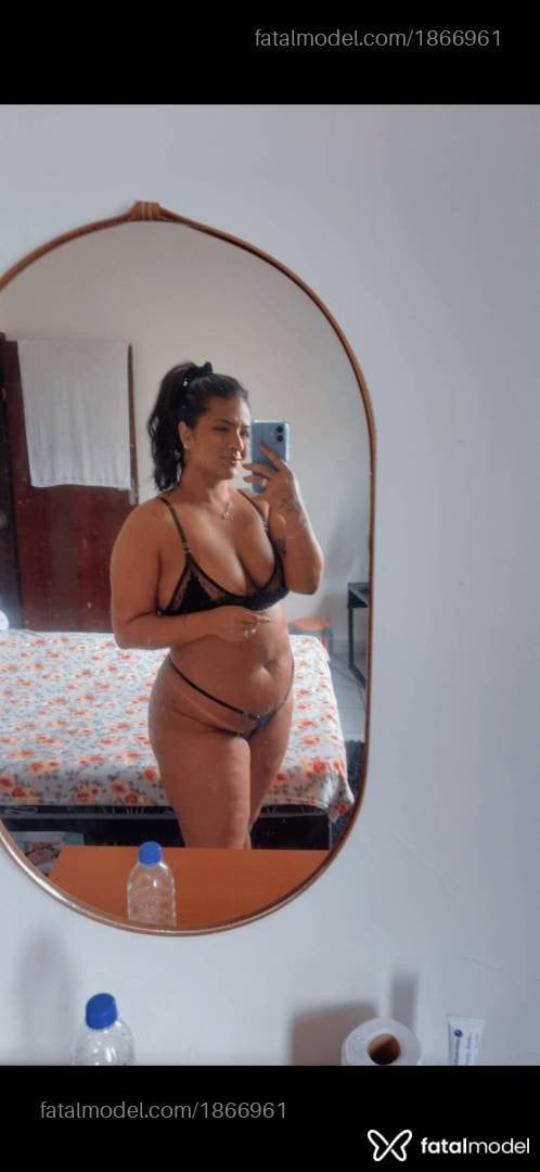 Acompanhante mulher morena (o) de olhos pretos - Taty