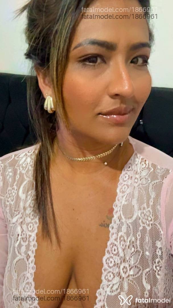 Acompanhante mulher morena (o) de olhos pretos - Taty