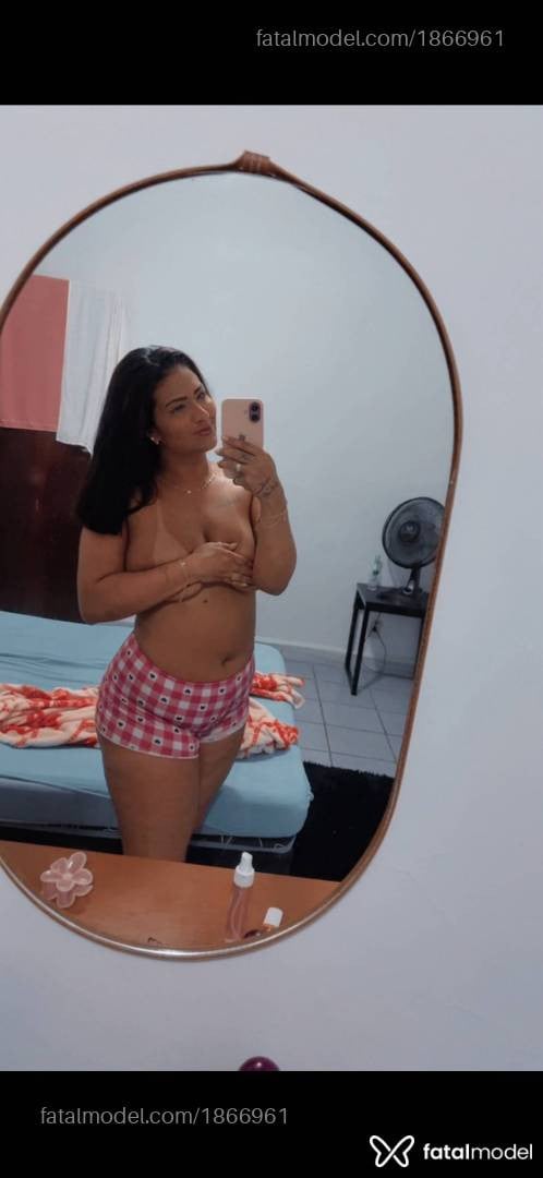 Acompanhante mulher morena (o) de olhos pretos - Taty