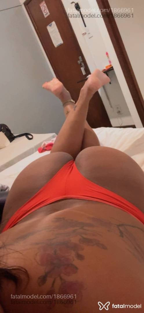 Acompanhante mulher morena (o) de olhos pretos - Taty