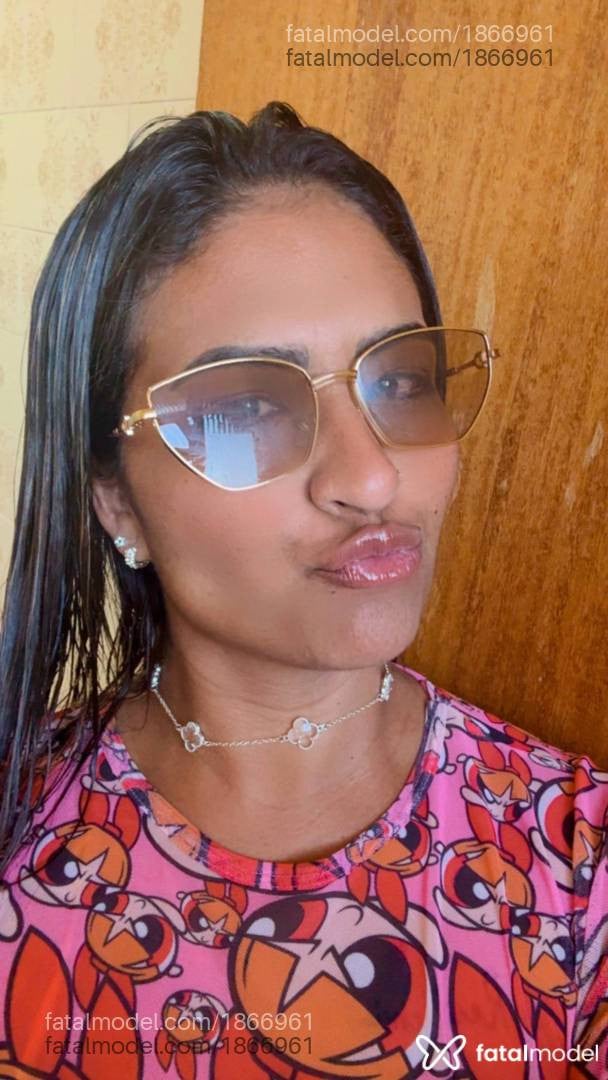 Acompanhante mulher morena (o) de olhos pretos - Taty