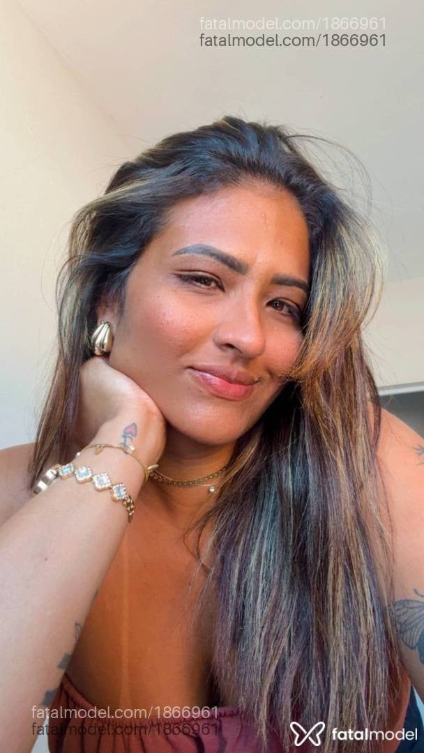 Acompanhante mulher morena (o) de olhos pretos - Taty