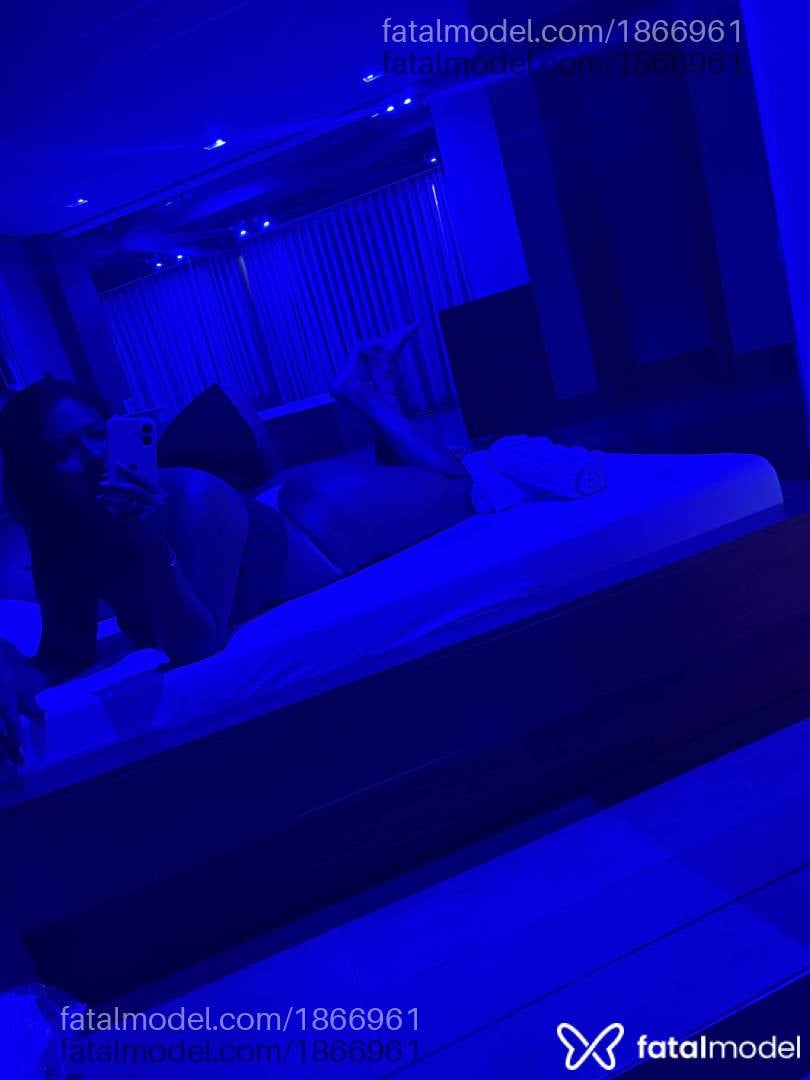 Acompanhante mulher morena (o) de olhos pretos - Taty