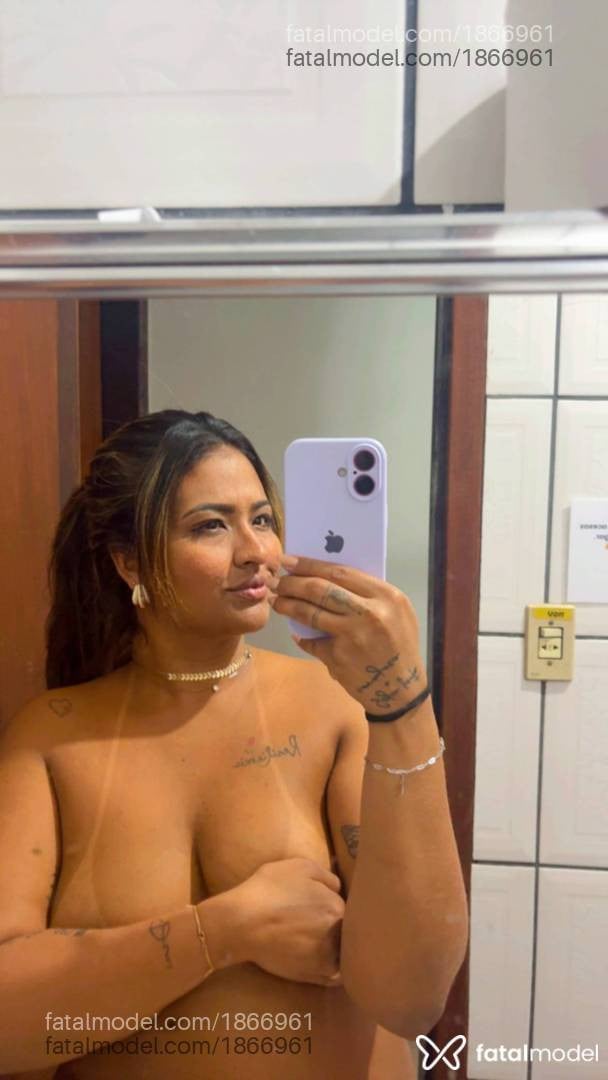 Acompanhante mulher morena (o) de olhos pretos - Taty