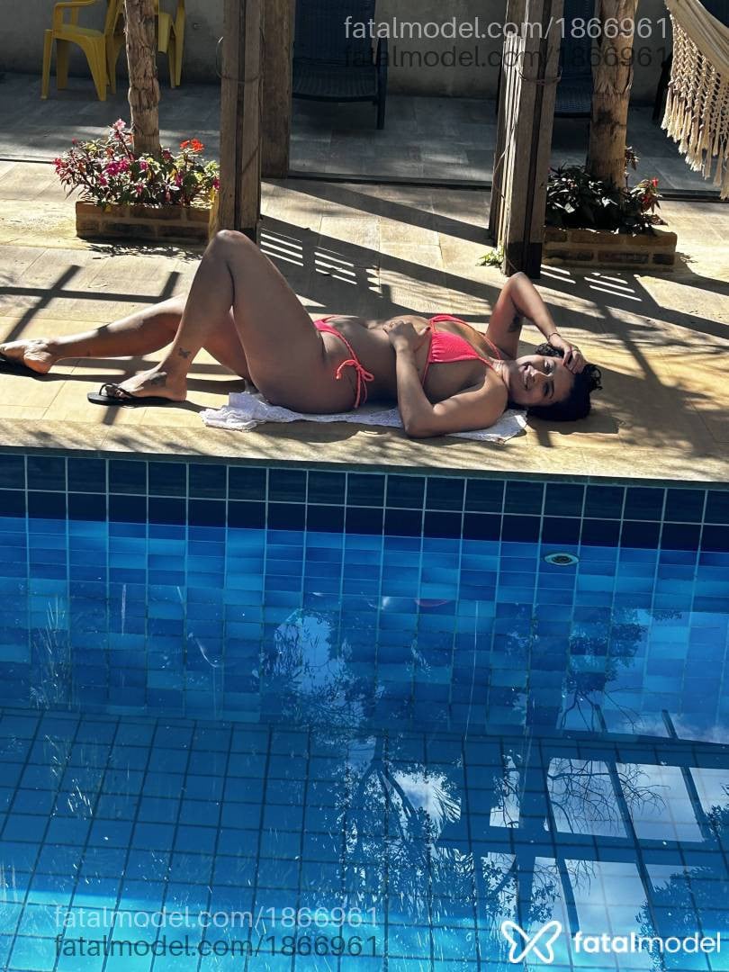 Acompanhante mulher morena (o) de olhos pretos - Taty