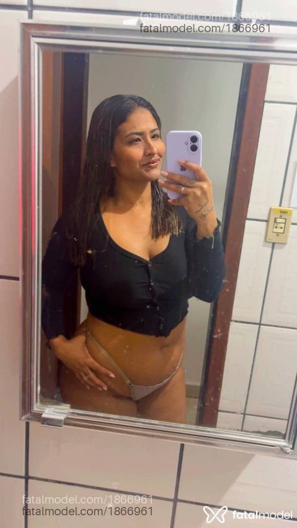 Acompanhante mulher morena (o) de olhos pretos - Taty