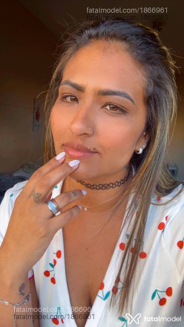 Acompanhante mulher morena (o) de olhos pretos - Taty