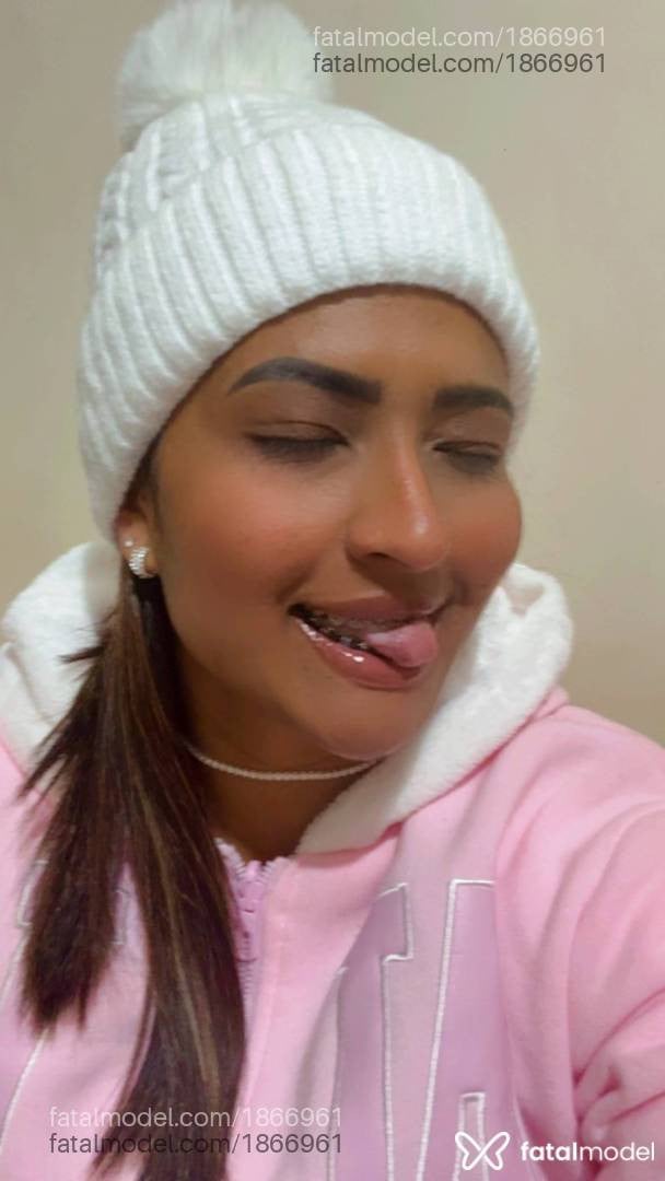 Acompanhante mulher morena (o) de olhos pretos - Taty