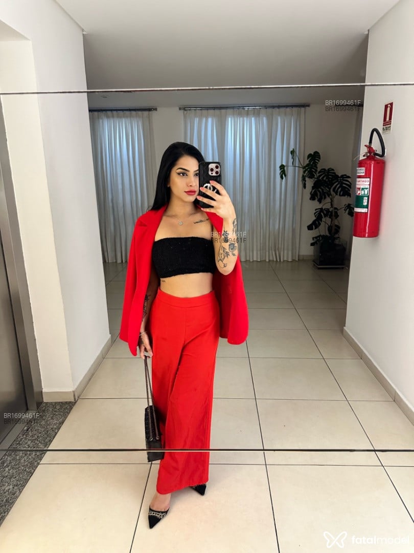 Acompanhante mulher morena (o) de olhos pretos em Curitiba Acompanhante mulher morena (o) de olhos pretos em Curitiba - Jade Lins
