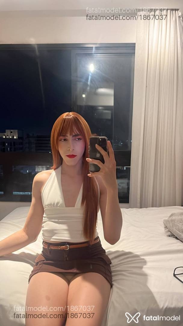 Acompanhante mulher trans ruiva (o) de olhos pretos - Verônica Fisher