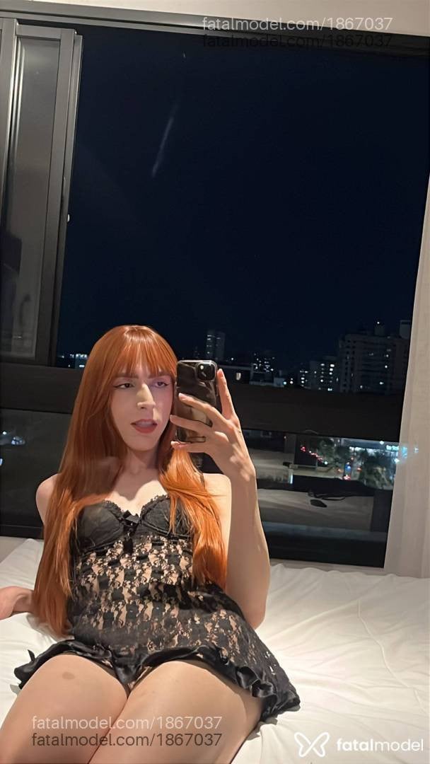 Acompanhante mulher trans ruiva (o) de olhos pretos - Verônica Fisher