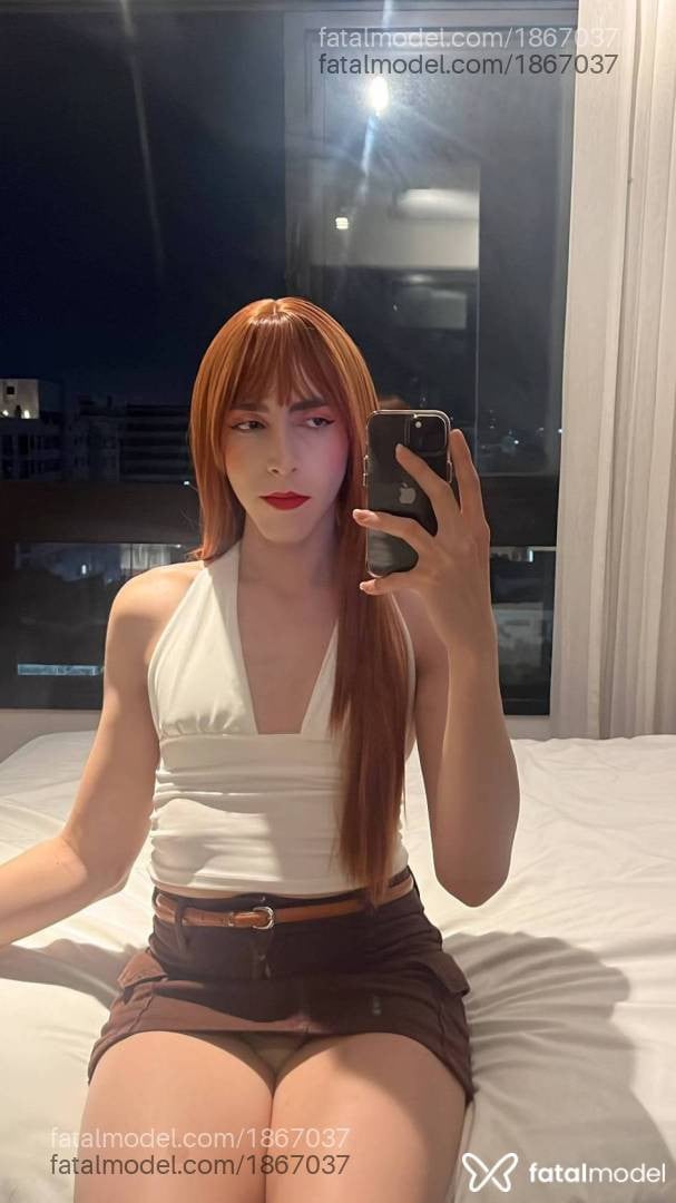 Acompanhante mulher trans ruiva (o) de olhos pretos - Verônica Fisher
