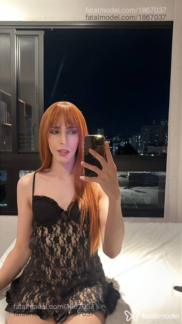 Acompanhante mulher trans ruiva (o) de olhos pretos - Verônica Fisher