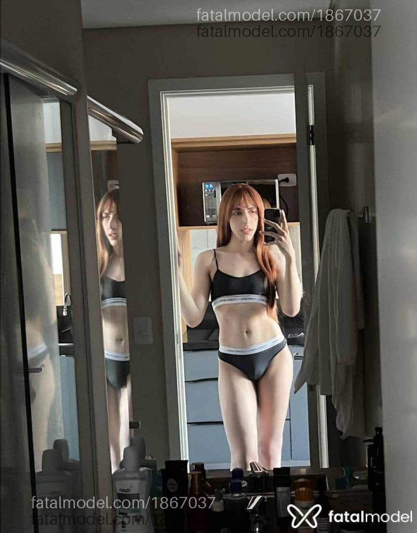 Acompanhante mulher trans ruiva (o) de olhos pretos - Verônica Fisher