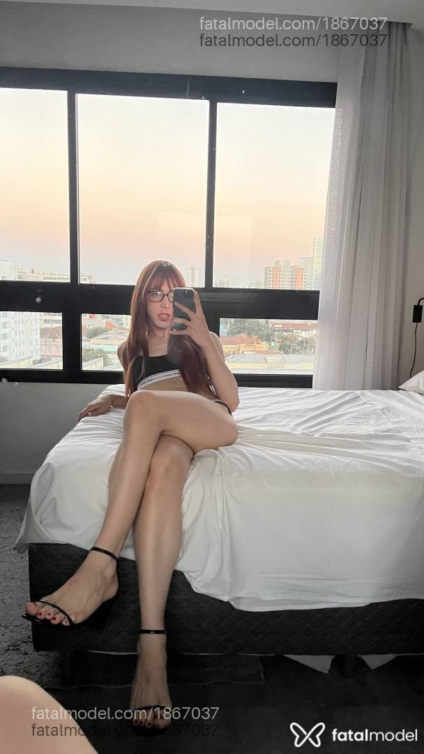 Acompanhante mulher trans ruiva (o) de olhos pretos - Verônica Fisher