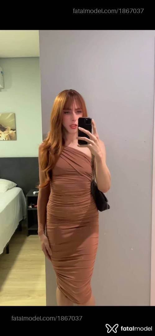 Acompanhante mulher trans ruiva (o) de olhos pretos - Verônica Fisher