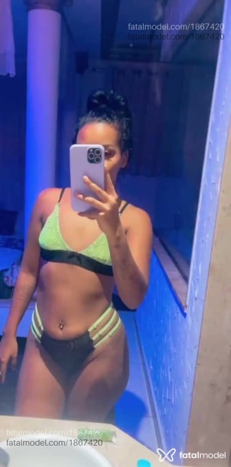 Acompanhante mulher morena (o) de olhos pretos - Nina Castro Acompanhante mulher morena (o) de olhos pretos - Nina Castro