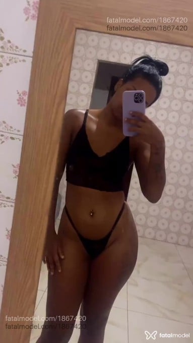 Acompanhante mulher morena (o) de olhos pretos - Nina Castro Acompanhante mulher morena (o) de olhos pretos - Nina Castro