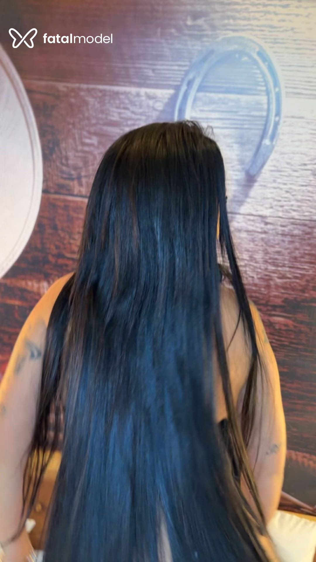 Acompanhante mulher morena (o) de olhos pretos - Saraiva Acompanhante mulher morena (o) de olhos pretos - Saraiva