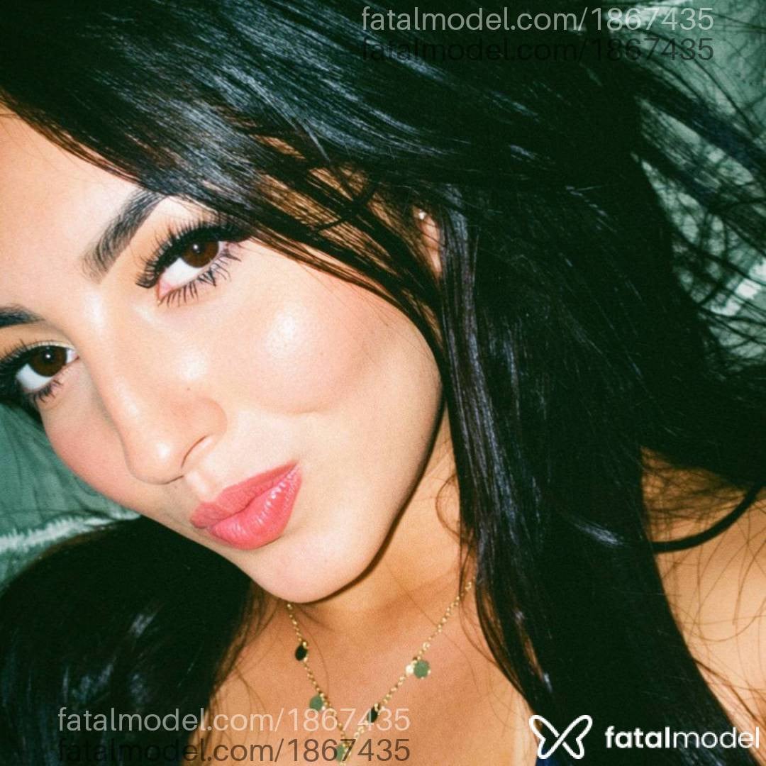 Acompanhante mulher morena (o) de olhos pretos - Gabriela Janasco