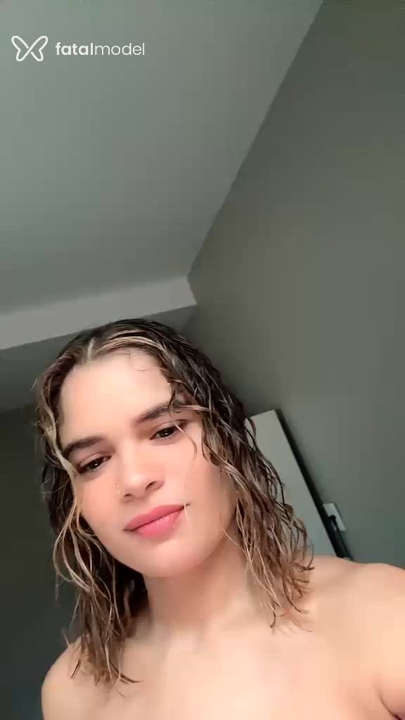 Acompanhante mulher loira (o) de olhos castanhos - Yasmim Garcia