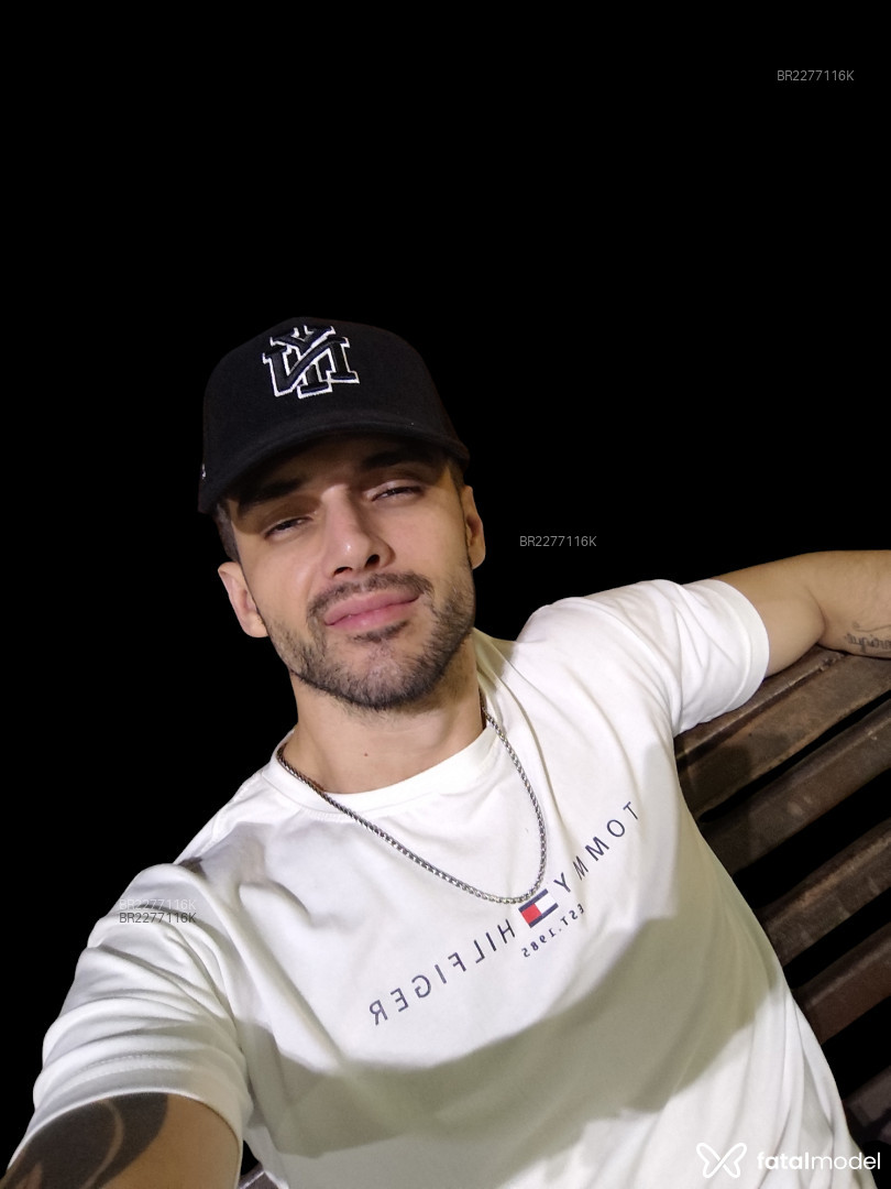Acompanhante homem com cabelo castanho de olhos castanhos - Bruno Rocha