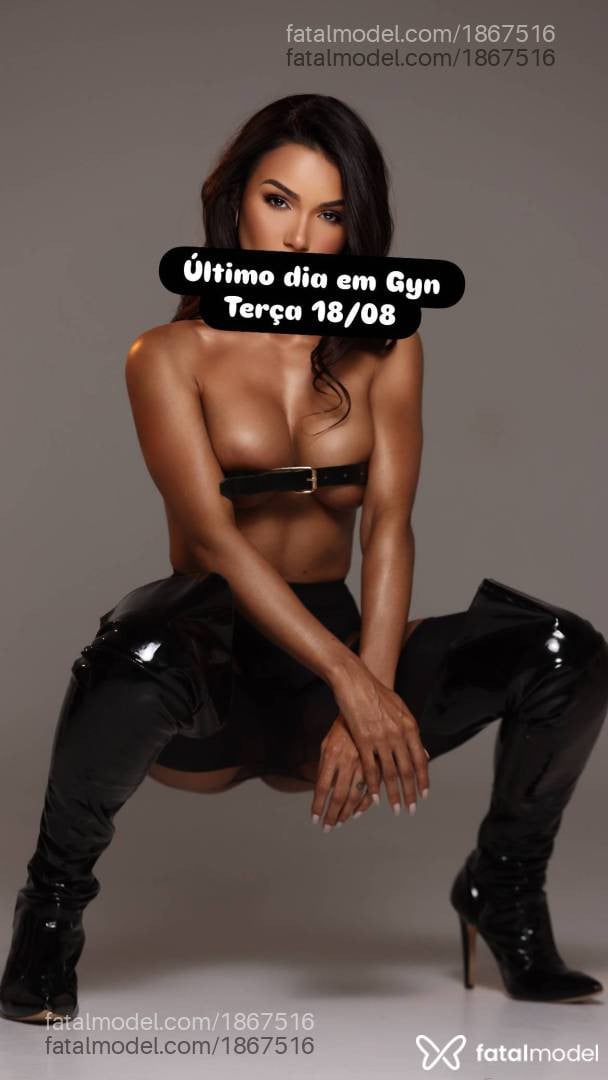Acompanhante mulher morena (o) de olhos pretos - Bella