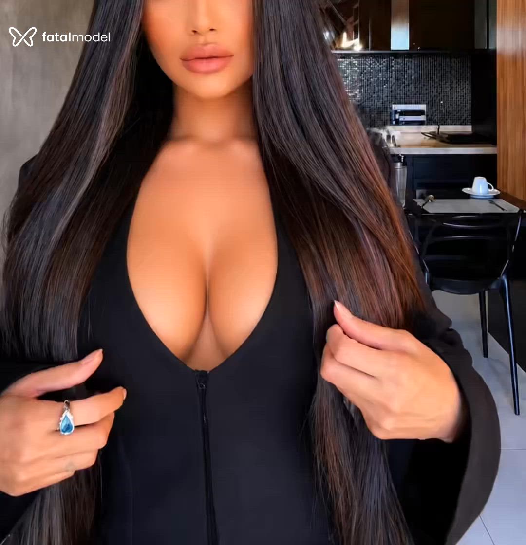Acompanhante mulher morena (o) de olhos pretos - Bella Acompanhante mulher morena (o) de olhos pretos - Bella