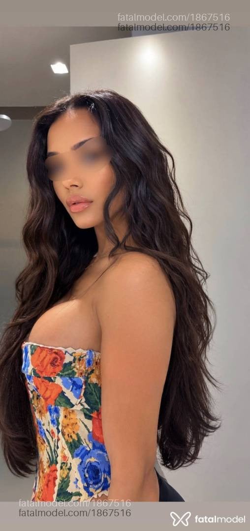 Acompanhante mulher morena (o) de olhos pretos - Bella
