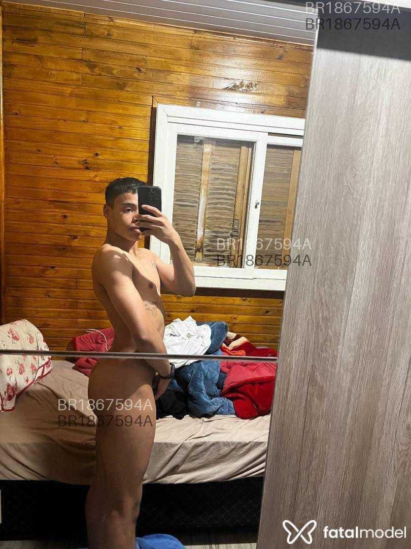 Acompanhante homem morena (o) de olhos castanhos em Virtual - Novinhotap