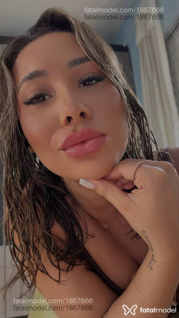 Acompanhante mulher com cabelo castanho de olhos castanhos - Lorena