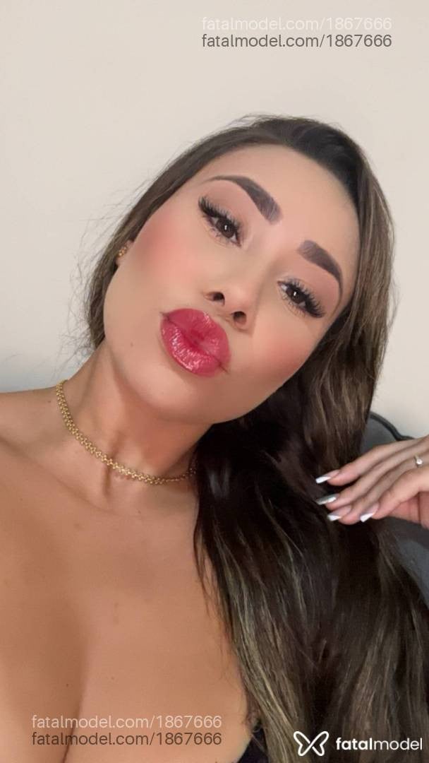 Acompanhante mulher com cabelo castanho de olhos castanhos - Lorena