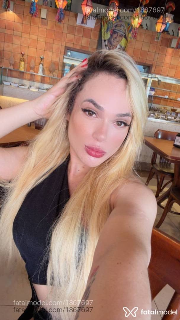 Acompanhante mulher loira (o) de olhos mel - Lara Porto