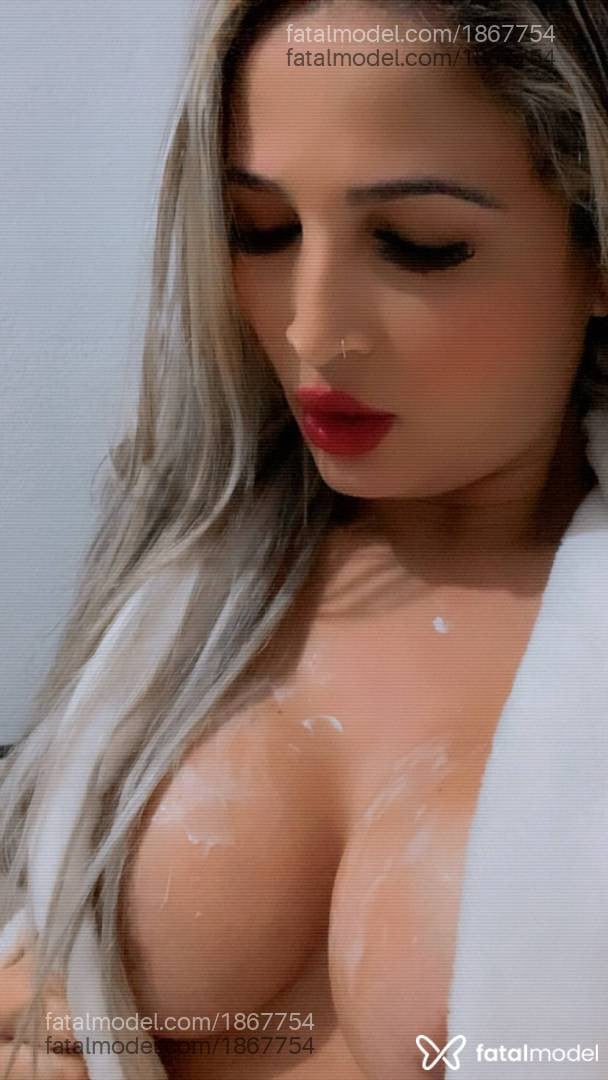 Acompanhante mulher loira (o) de olhos castanhos - Andressa