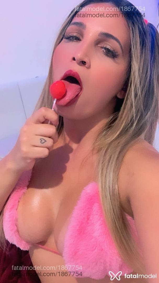 Acompanhante mulher loira (o) de olhos castanhos - Andressa