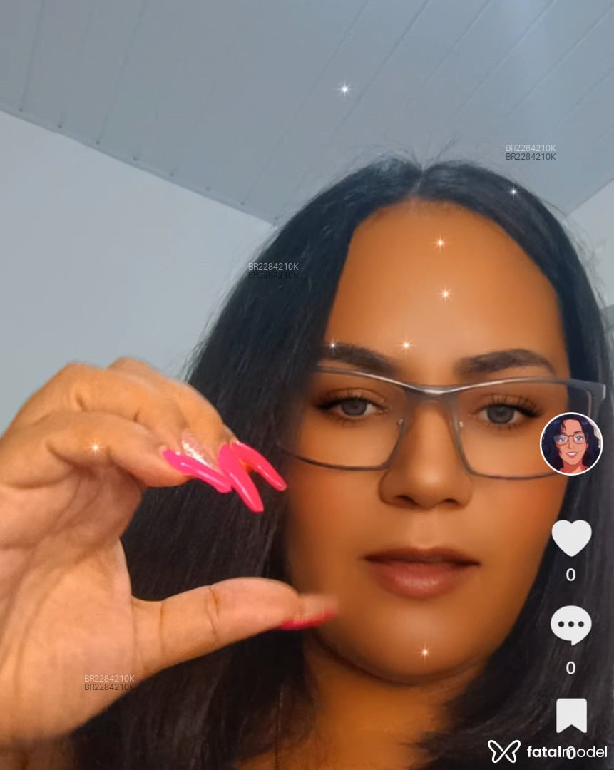 Acompanhante mulher com cabelo castanho de olhos verdes em Curitiba - Julia Soares