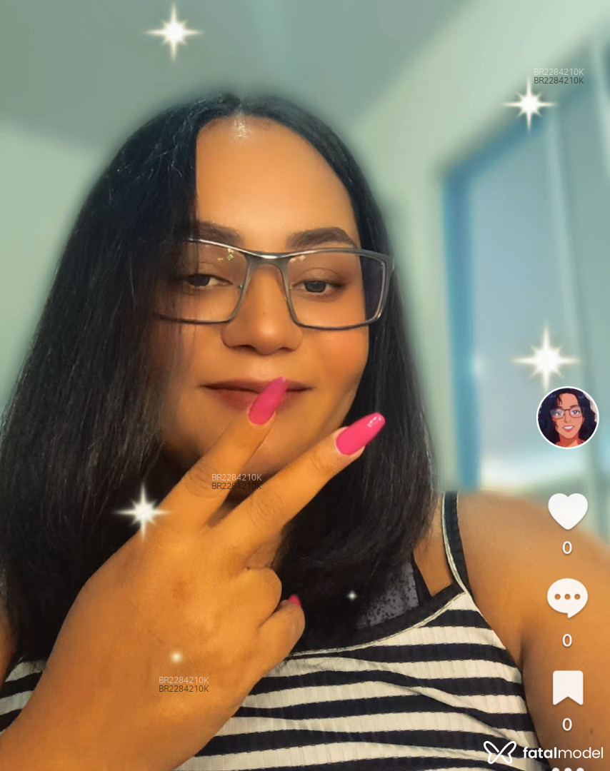 Acompanhante mulher com cabelo castanho de olhos verdes em Curitiba - Julia Soares