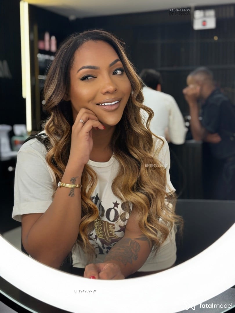 Acompanhante mulher trans com cabelo castanho de olhos castanhos em São Paulo - Lais Victoria