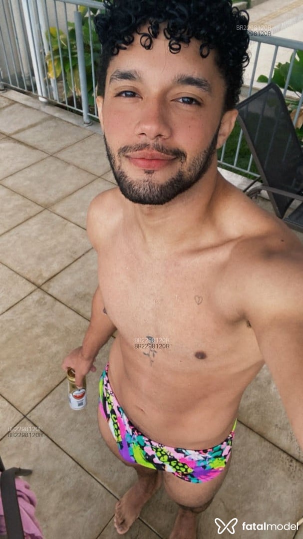 Acompanhante homem morena (o) de olhos castanhos em Vila Rica - Eduardo