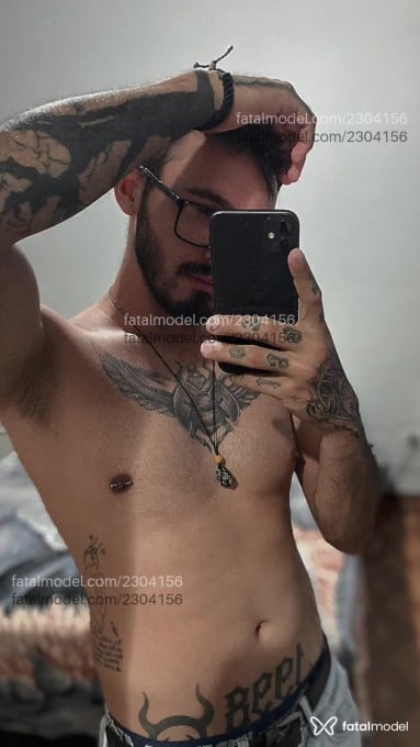 Acompanhante homem morena (o) de olhos castanhos em Joinville - Ogutto