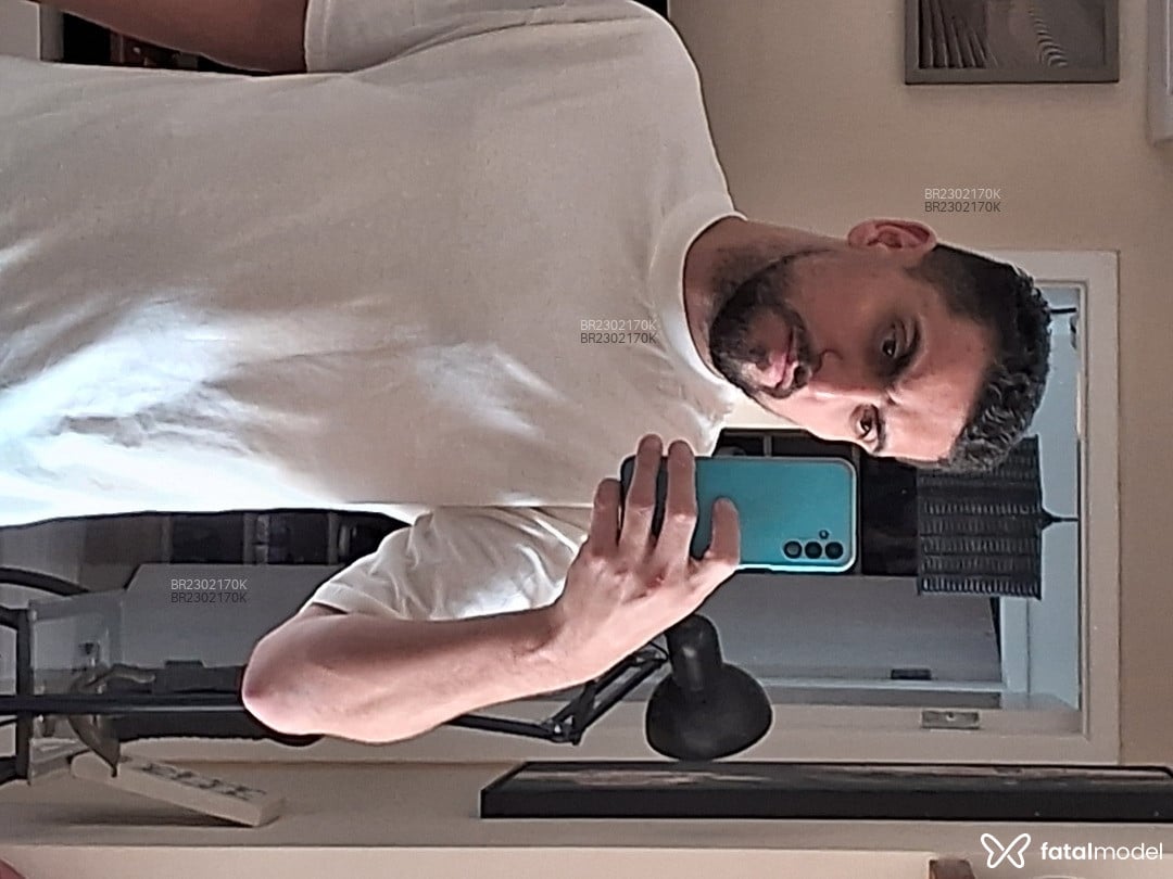 Acompanhante homem com cabelo castanho de olhos castanhos em São Paulo Acompanhante homem com cabelo castanho de olhos castanhos em São Paulo - Wesley Bellator