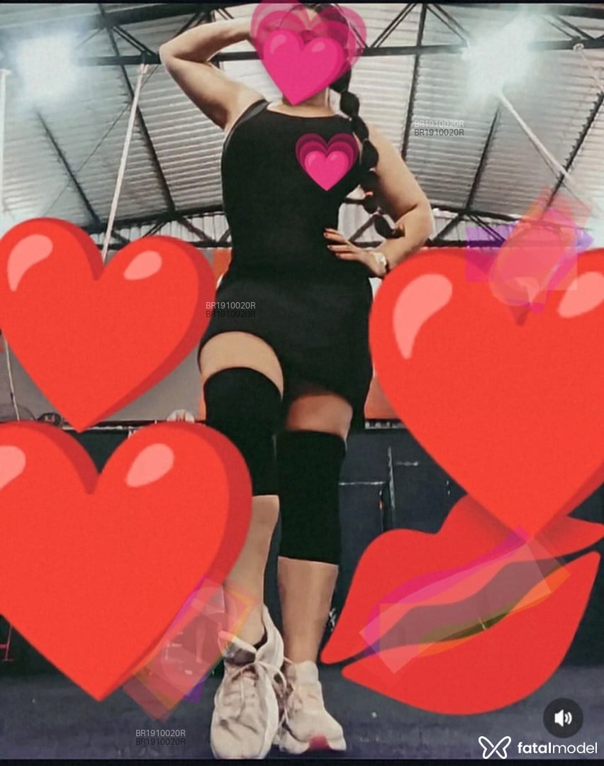 Acompanhante mulher com cabelo castanho de olhos castanhos em Macaé - Yasmin Crossfit